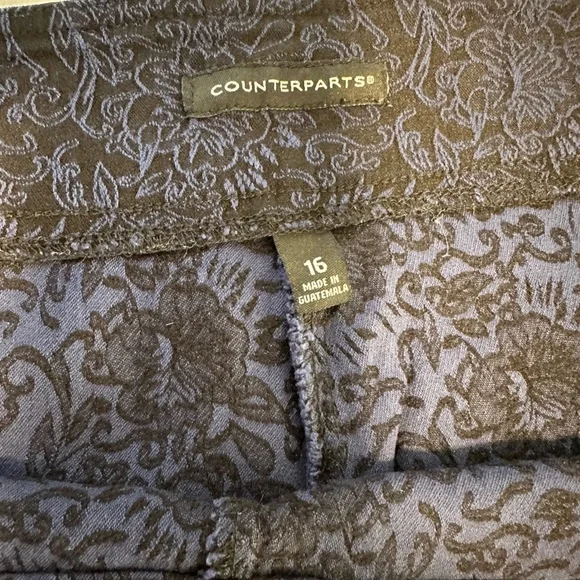 Black and blue floral pants. Size 16. - Picture 5 of 8